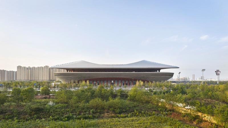 Zaha Hadid Architects построила стадион в форме седла в китайском Сиане
