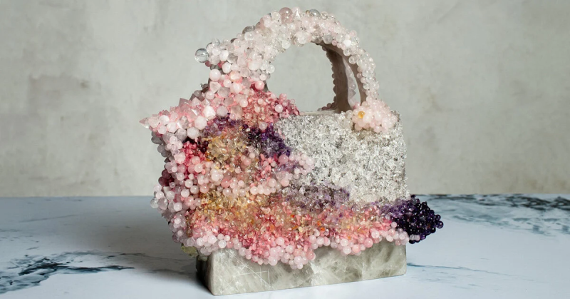 Сумка Lady Cloud от Tia Thuy Nguyen, украшенная крошечными кристаллами