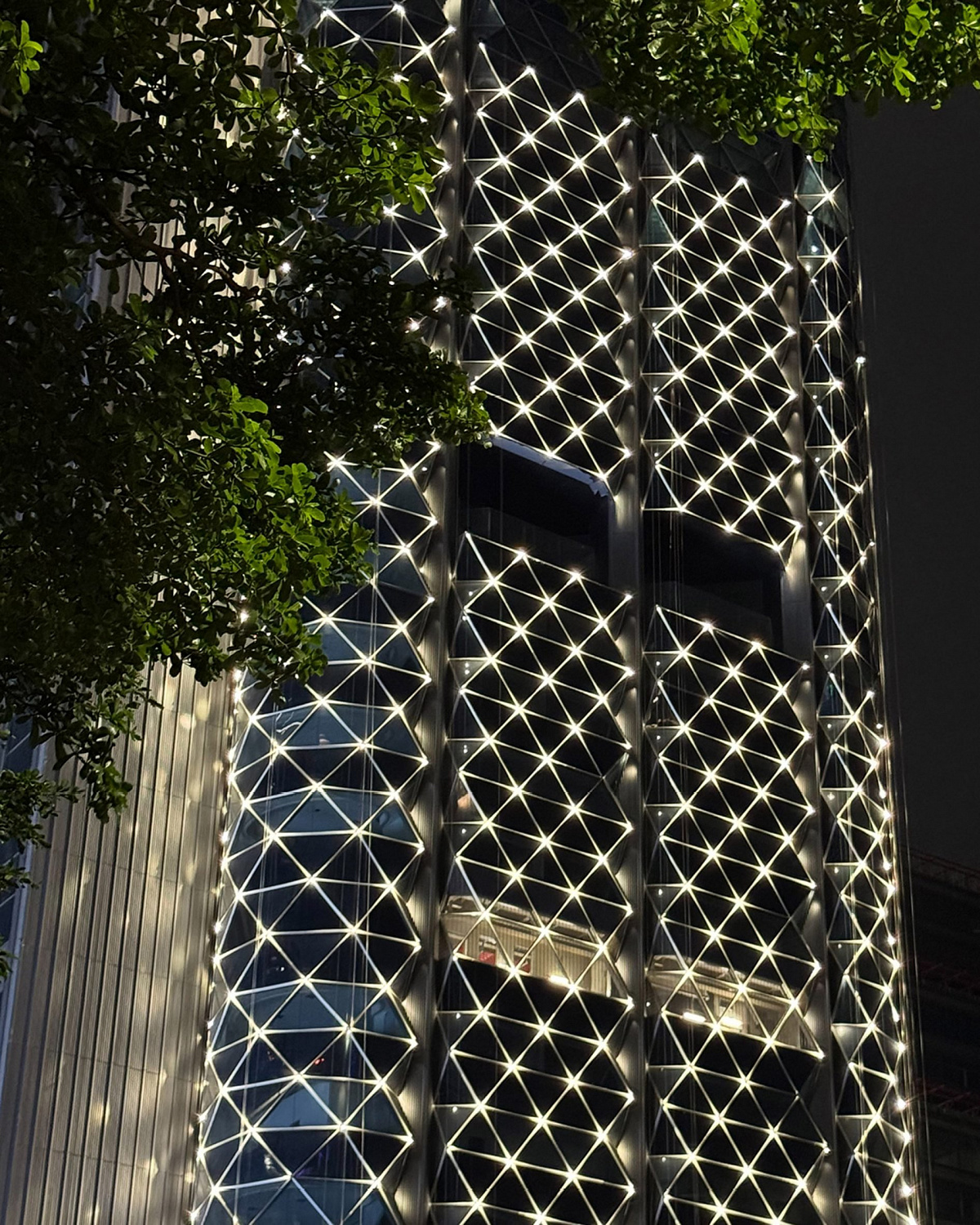 Foster + Partners демонстрирует новый небоскрёб в Шэньчжэне перед завершением строительства