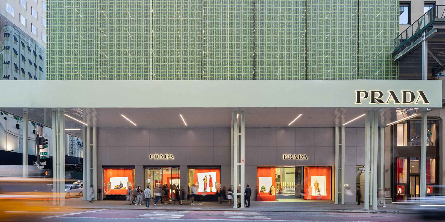 Строительные леса как архитектура: Prada превратила временное в постоянное